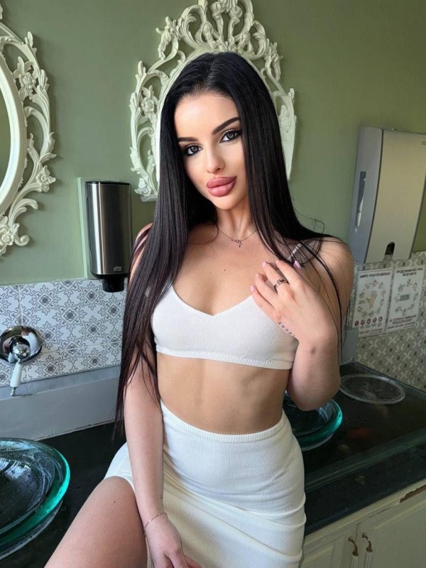 Яна привлекательная девушка из Суходольска цена от 9000 руб